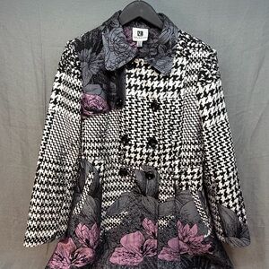Vicky and Lucas trenchcoat women’s size XL houndstooth pattern and floral lined